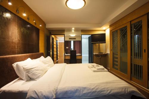 2bedrooms3baths bkk downtown near asoke btsmrt