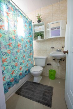 fully equipped 2br aptdt5mins to the beach