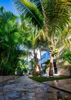 fully equipped 2br aptdt5mins to the beach