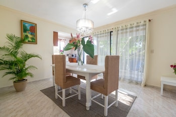 fully equipped 2br aptdt5mins to the beach