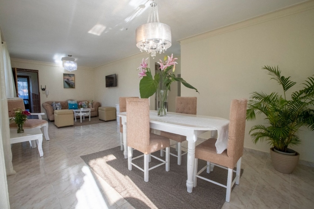 fully equipped 2br aptdt5mins to the beach