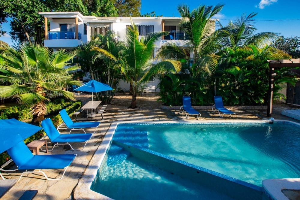 fully equipped 2br aptdt5mins to the beach