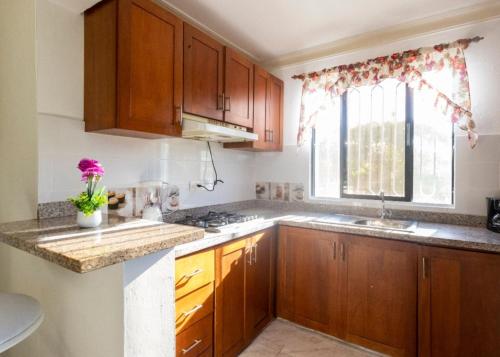 fully equipped 2br aptdt5mins to the beach
