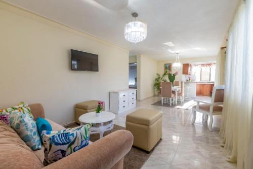 fully equipped 2br aptdt5mins to the beach