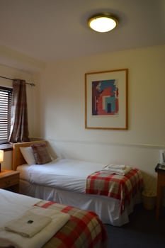 Airlie Arms Hotel,Forfar>>Dundee,3 star