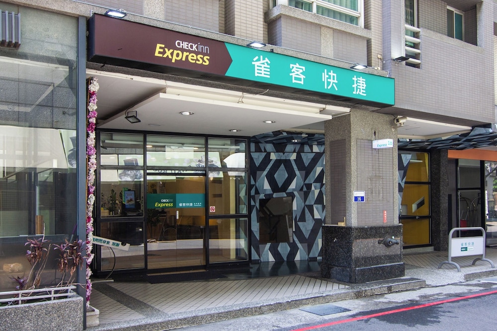 check inn express taichung feng chia