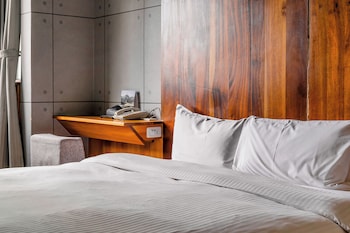 check inn express taichung feng chia