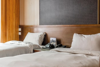 check inn express taichung feng chia