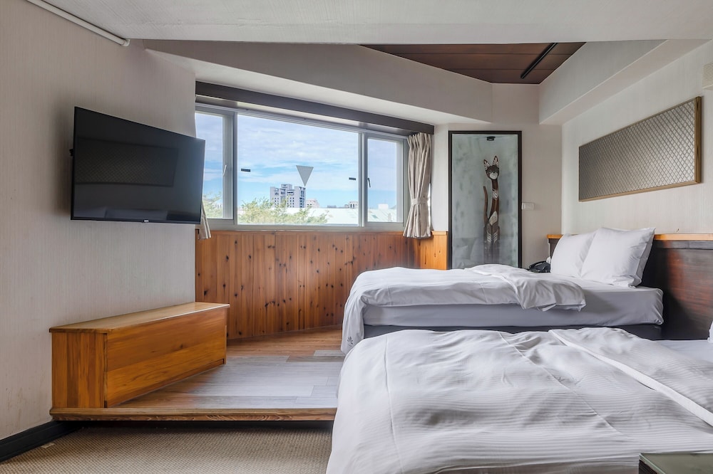 check inn express taichung feng chia