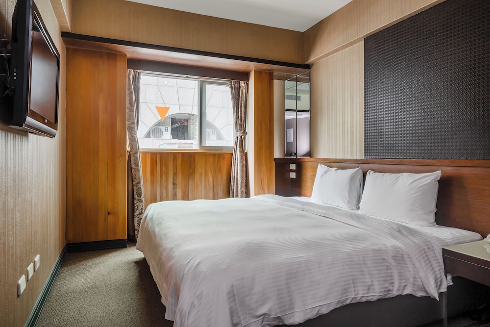 check inn express taichung feng chia