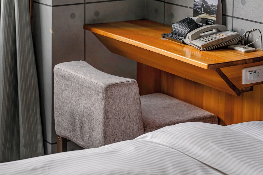 check inn express taichung feng chia