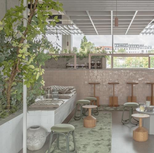 locke at east side gallery