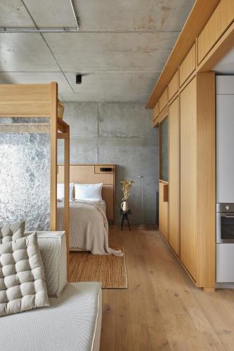 locke at east side gallery