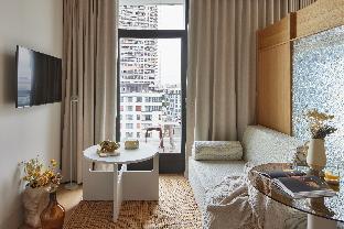 locke at east side gallery