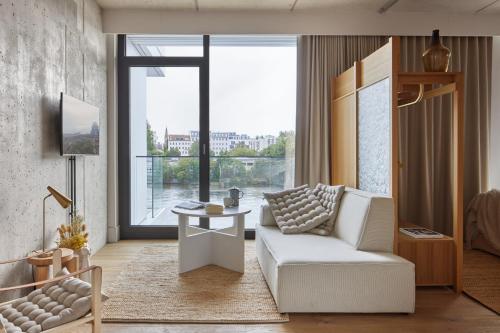 locke at east side gallery