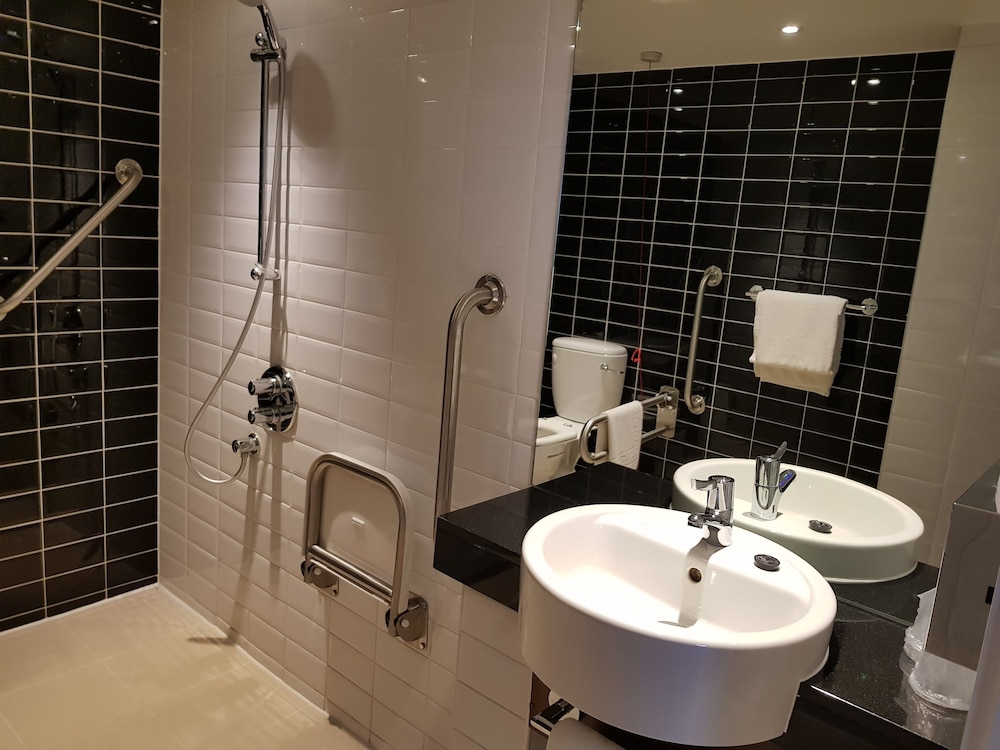 holiday inn express wakefield by ihg