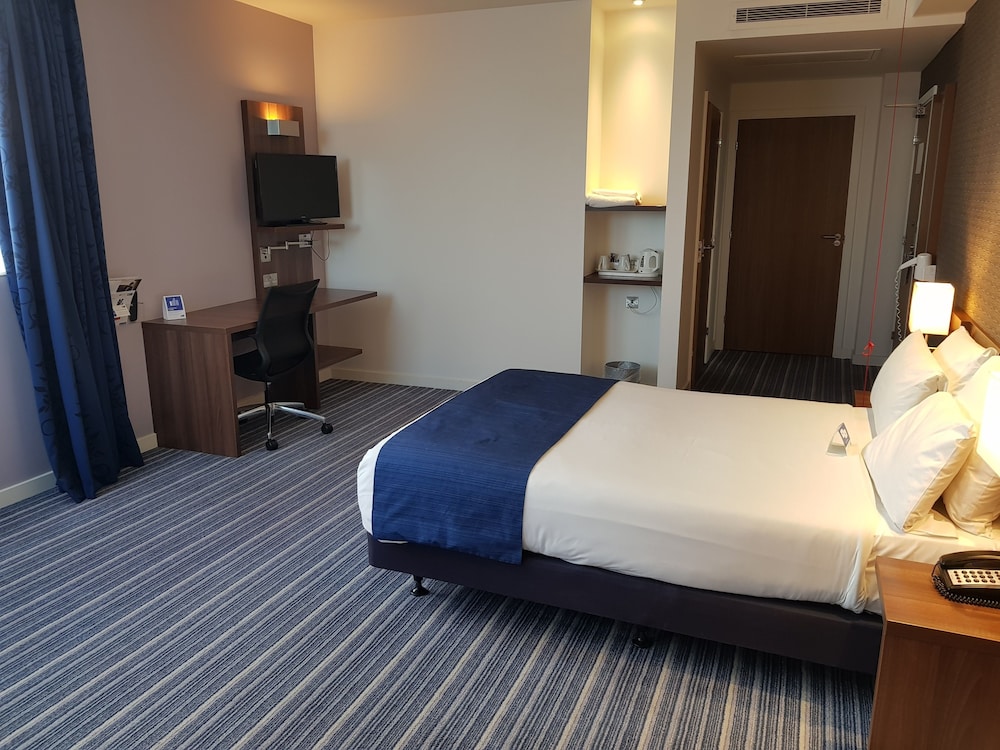 holiday inn express wakefield by ihg