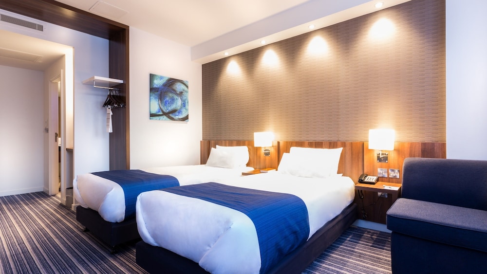holiday inn express wakefield by ihg