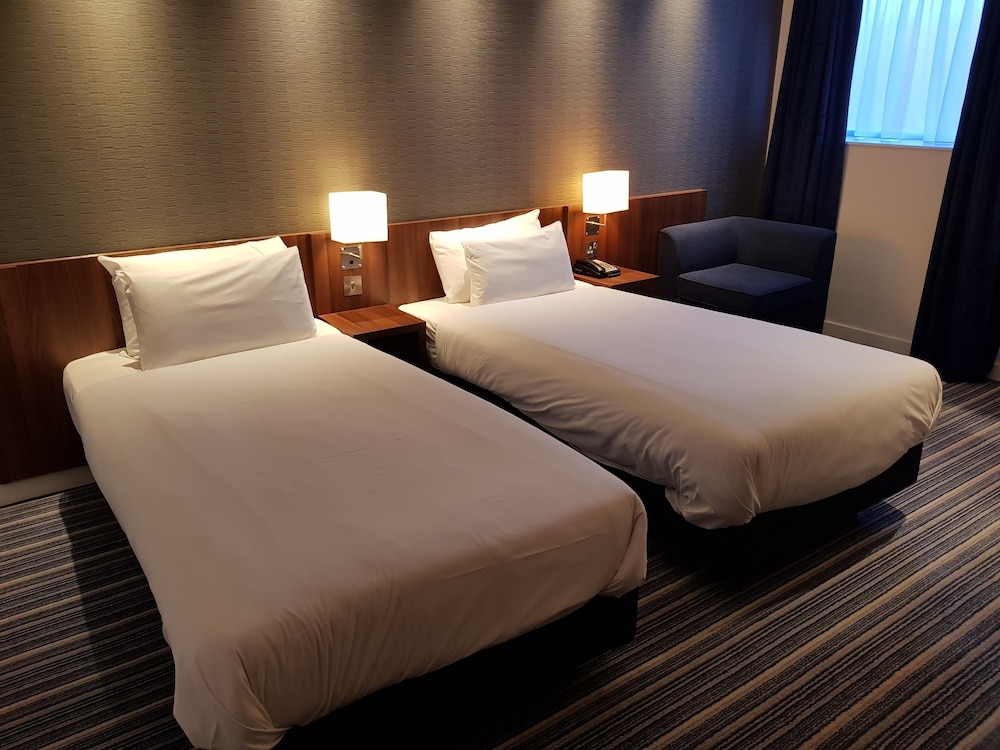 holiday inn express wakefield by ihg