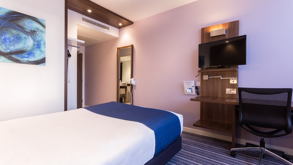 holiday inn express wakefield by ihg