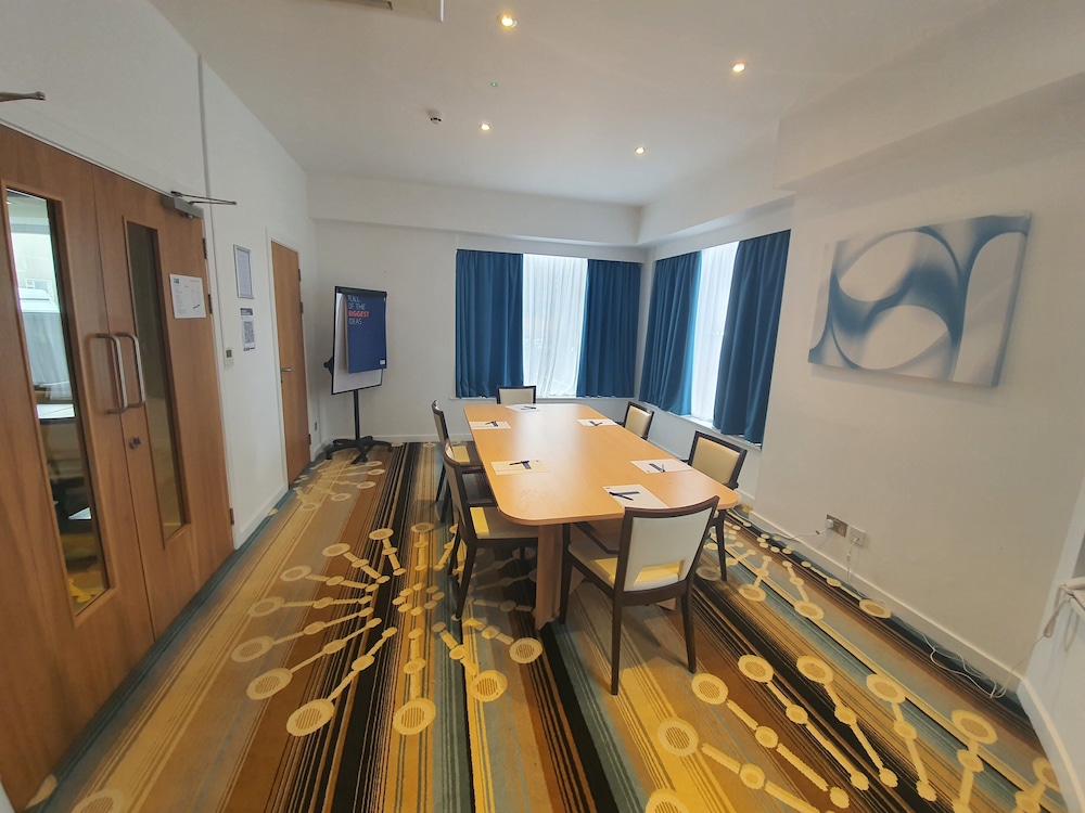 holiday inn express wakefield by ihg