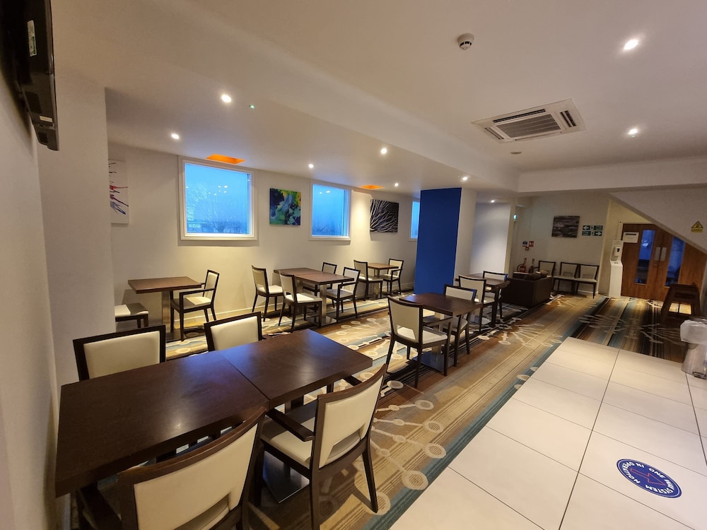 holiday inn express wakefield by ihg