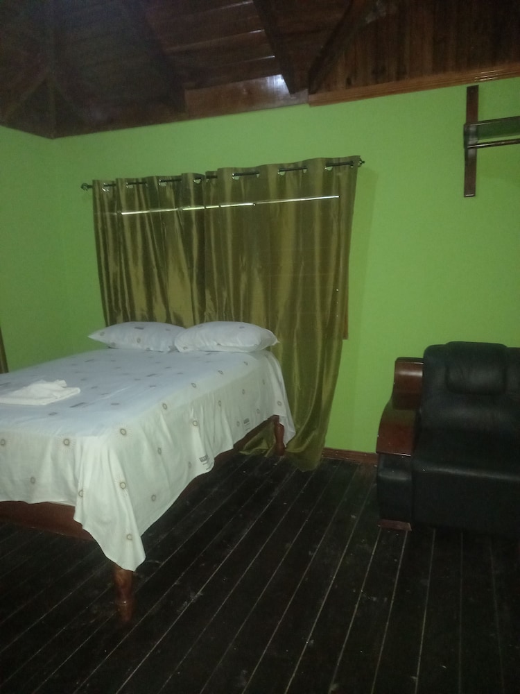 deanos cottage