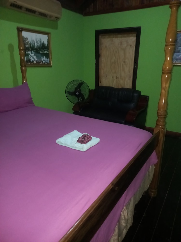 deanos cottage