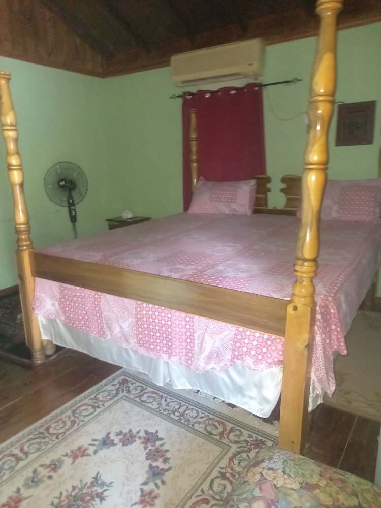 deanos cottage