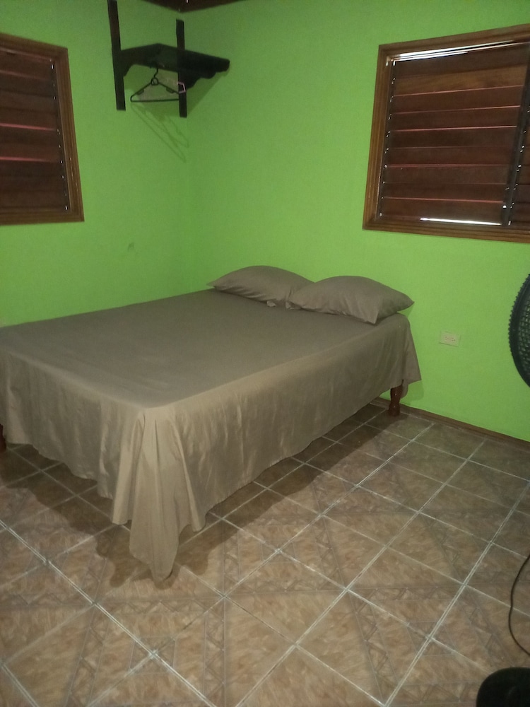 deanos cottage