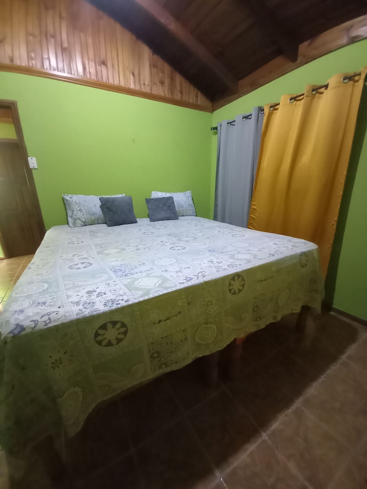 deanos cottage