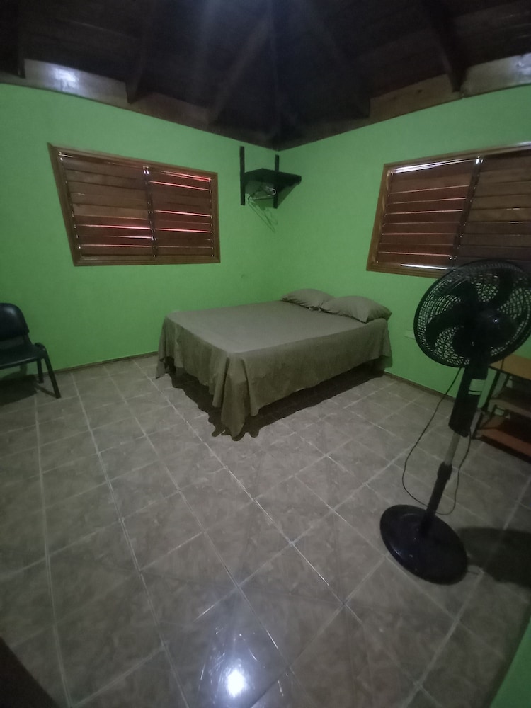deanos cottage