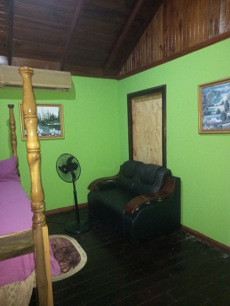 deanos cottage