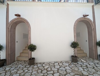 natura luxury suites parga