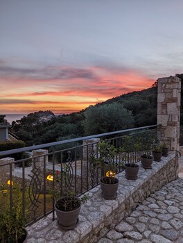 natura luxury suites parga