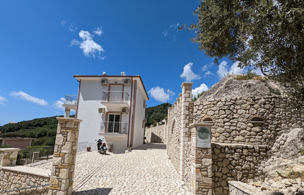 natura luxury suites parga