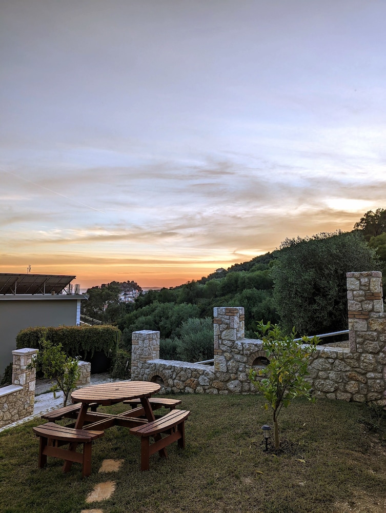 natura luxury suites parga