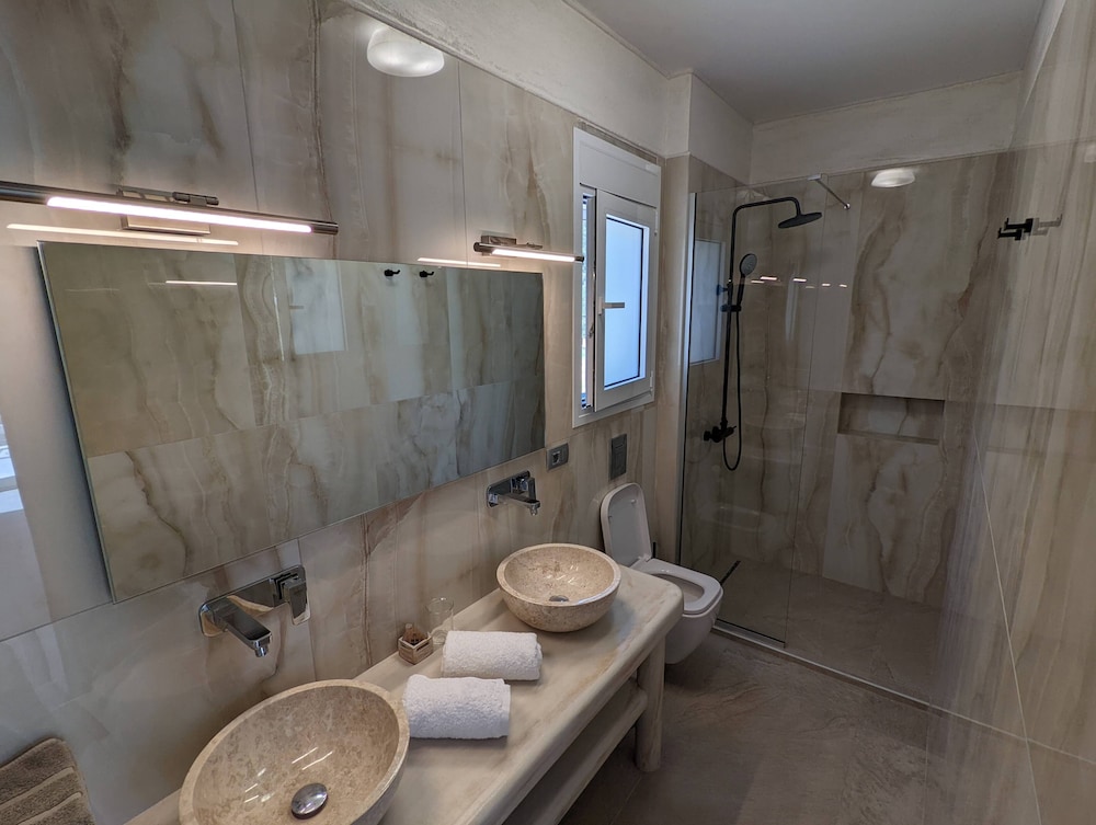 natura luxury suites parga