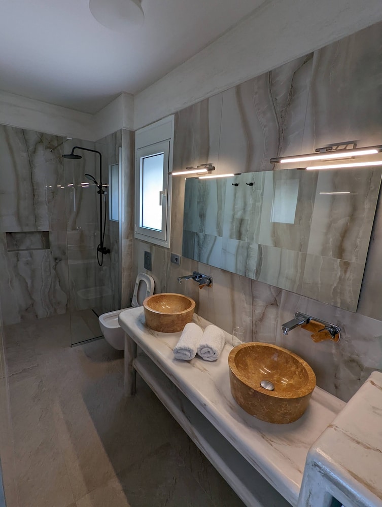 natura luxury suites parga