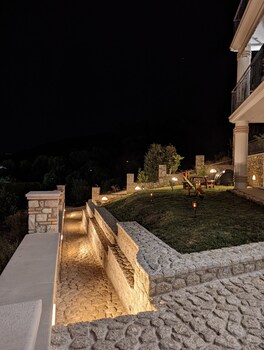 natura luxury suites parga