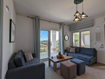 natura luxury suites parga