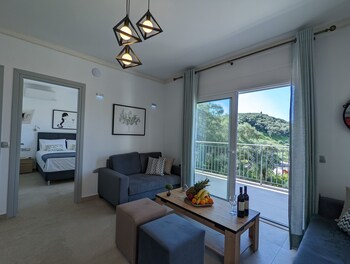 natura luxury suites parga