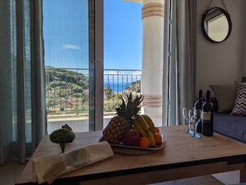natura luxury suites parga