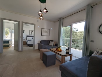 natura luxury suites parga