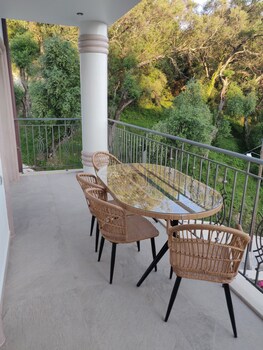 natura luxury suites parga