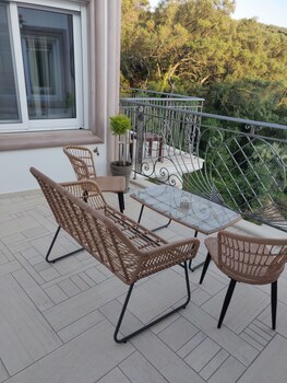 natura luxury suites parga