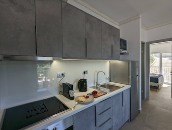 natura luxury suites parga