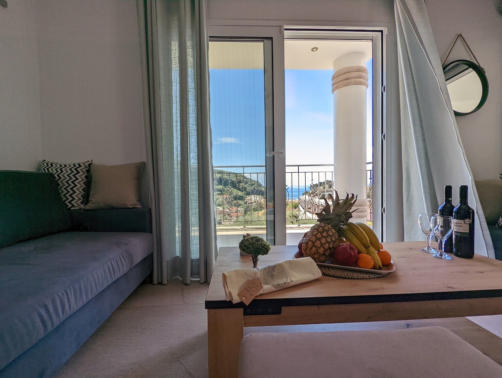 natura luxury suites parga