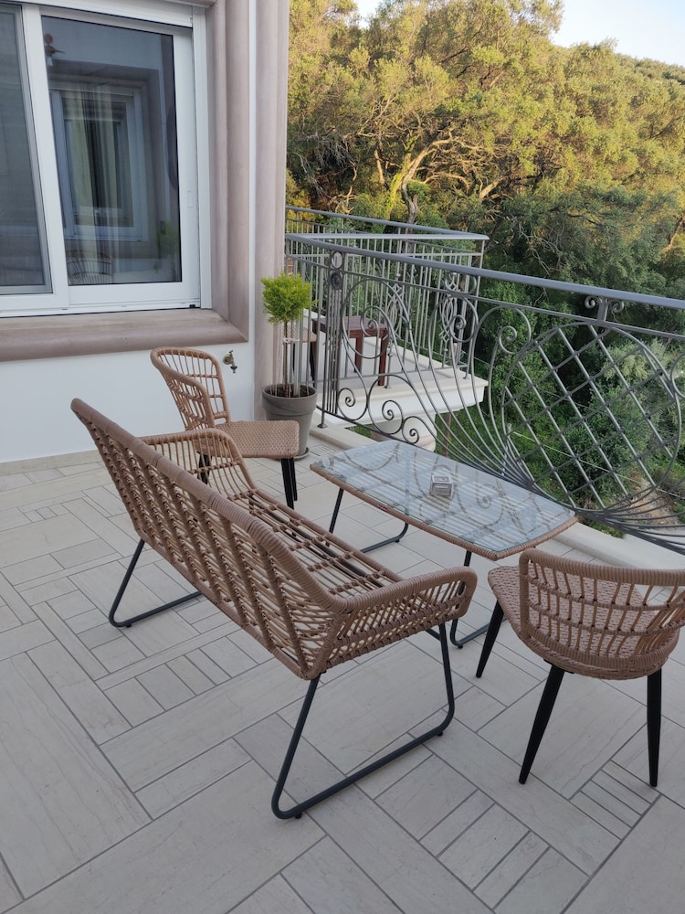 natura luxury suites parga