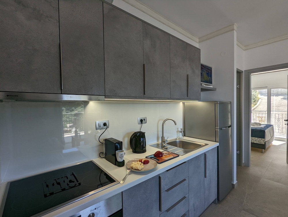 natura luxury suites parga